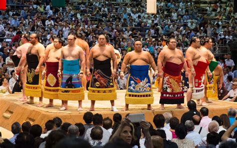 De ce luptătorii de sumo sunt așa grași? Sumo si luptatorii