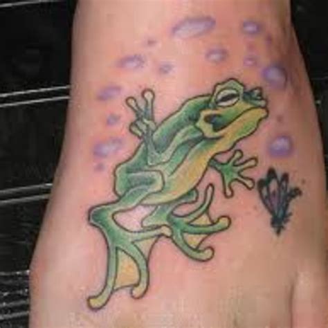 Update 69+ tiny frog tattoo latest - in.cdgdbentre