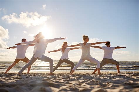 BEACH YOGA