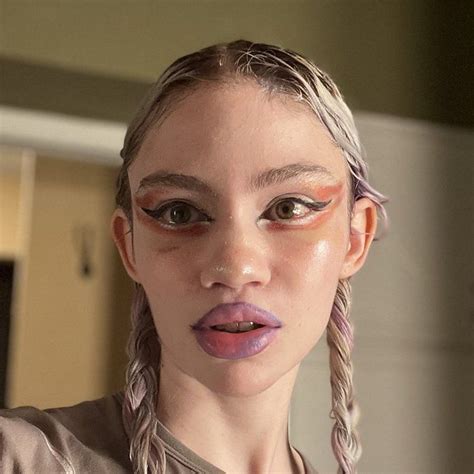 What did Grimes do to her face? Before and after pictures go viral as ...