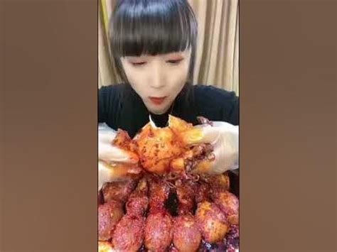 Chinese girl eat live bats - YouTube