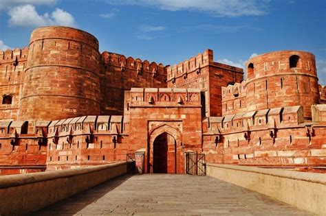 Who built the Red Fort? Know About Red Fort Agra and Red Fort Delhi