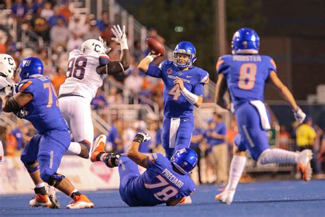 Boise State football: Broncos blowout UConn on the blue turf