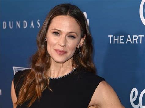 'PRIMAL NEED': Jennifer Garner selling Girl Scout cookies again | Canoe.Com