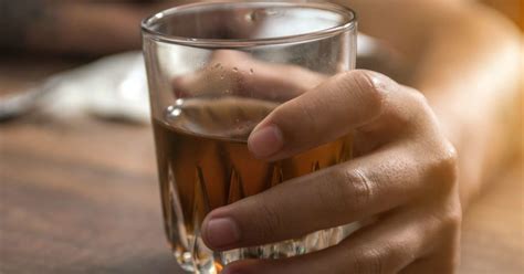 Alcohol intoxication: Signs, symptoms, and treatment