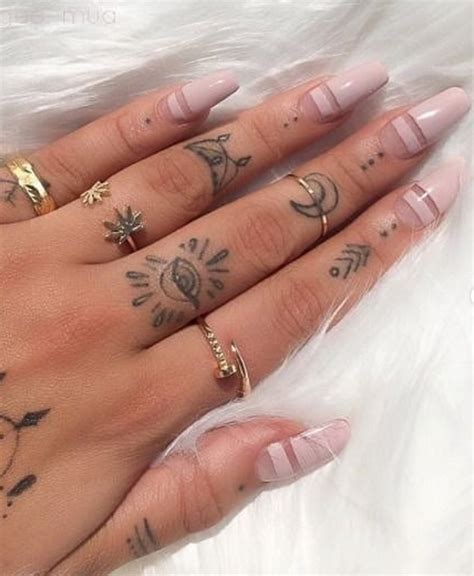 45 Meaningful Tiny Finger Tattoo Ideas Every Woman Eager To Paint ...