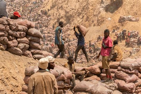 Photos: DR Congo’s faltering fight against illegal cobalt mines | Mining News | Al Jazeera