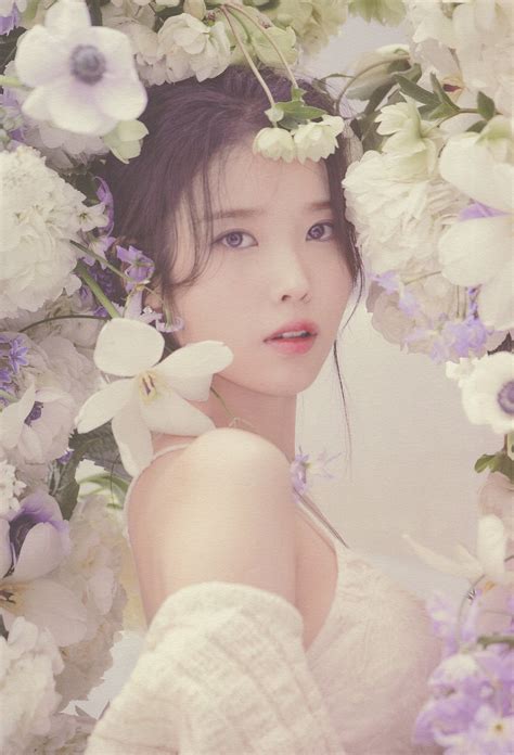 IU - 'LILAC' Photobook [SCANS] | kpopping