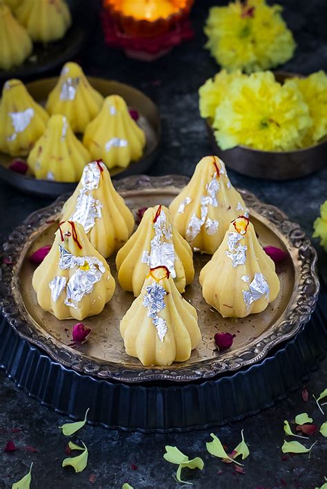 Kesar Mawa Modak (Khavyache modak in 20 minutes) - Ruchiskitchen