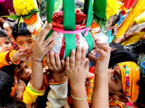 Janmashtami 2018: Know more about the famous 'Dahi Handi' | News - Times of India Videos