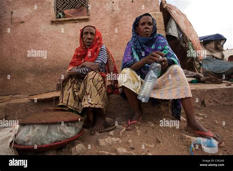 Street scene - Old Town, Harar Ethiopia, Africa Stock Photo - Alamy