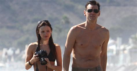 Cathriona White et Jim Carrey sur une plage de Malibu en septembre 2012 - Purepeople
