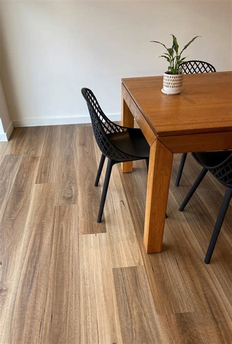 Hybrid Premium Vinyl Planks ‘Spotted Gum’ – Floors Adelaide