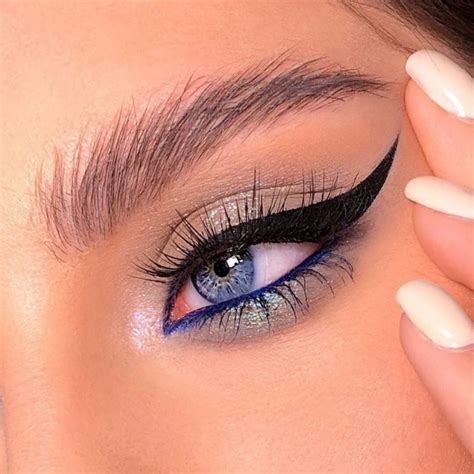 Ways To Use A Blue Eyeliner To Enhance Your Eyes To The Fullest