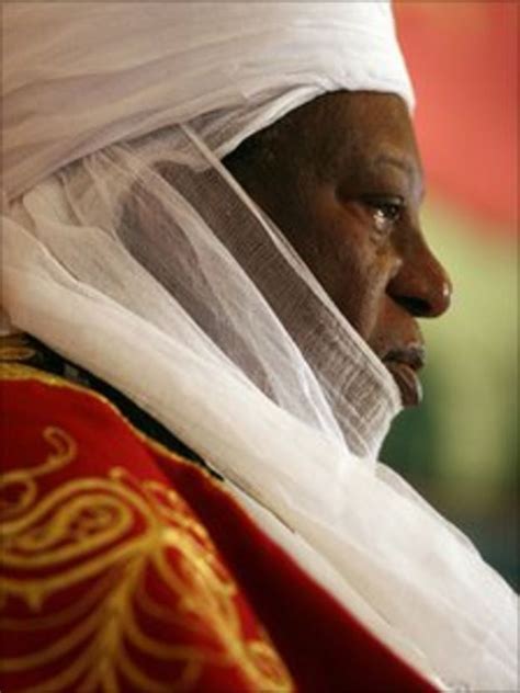 Nigeria's emirs: Power behind the throne - BBC News