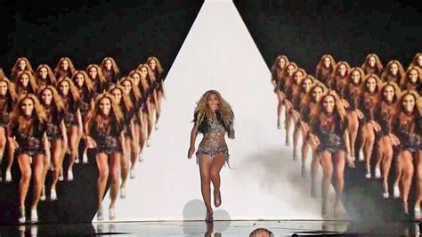 Beyoncé - Run The World (Performs BillBoard Awards HD) - YouTube