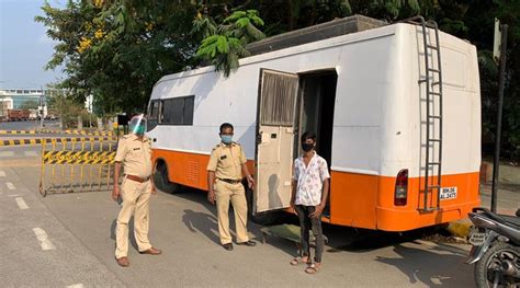 Bollywood vanity vans provide relief to Mumbai Police on blockade duty | Bollywood News - The ...