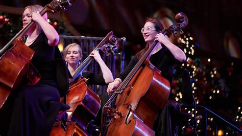 Mormon Tabernacle Choir Celebrates Christmas Broadway-style