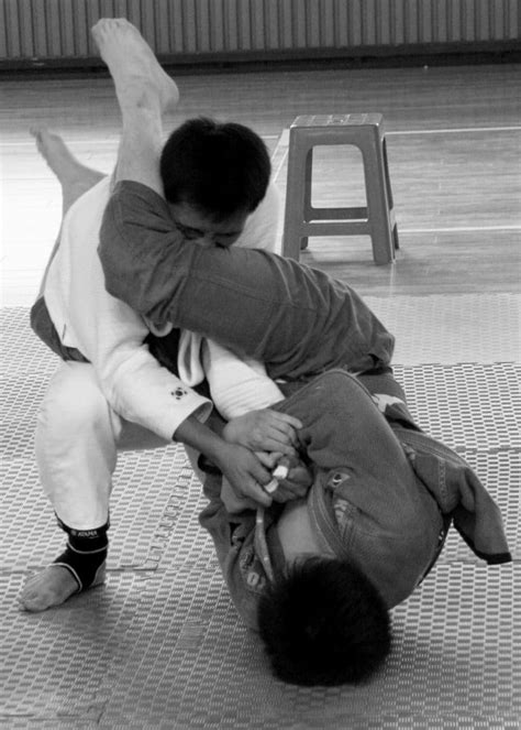 Joint Locks: Most Popular Jiu Jitsu Locks, and How They Work - Find Your Gi