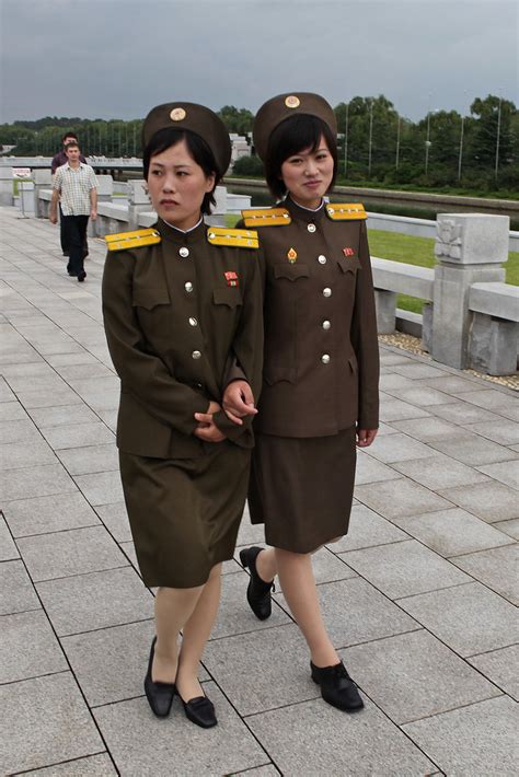 North Korea - Woman soldiers | Nice contrast. Sometimes you … | Flickr