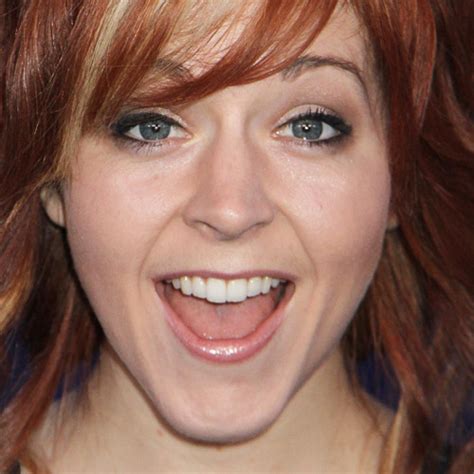 Lindsey Stirling Makeup: Bronze Eyeshadow, Brown Eyeshadow & Clear Lip ...