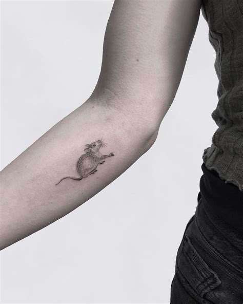 Little mouse tattoo by Oscar Jesus - Tattoogrid.net