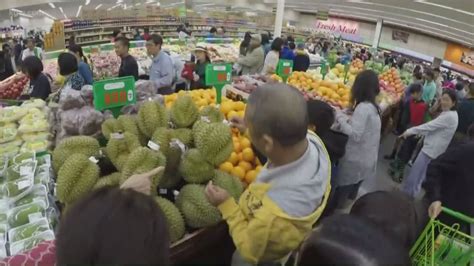 Huge crowds come out to opening of Shun Fat Asian market in Southeast ...