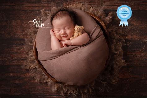 Newborn Portraits of 1-Month-Old RuiLing - sarahplater.com