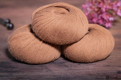 Vicuña wool - Knitting with the rarest fiber in the world [+review video]