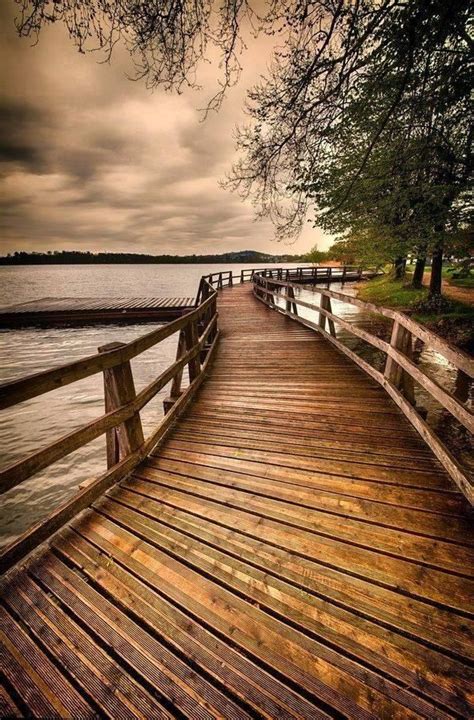 Lake Varese, Lombardy, Italy via twitter @Connie Hamon Hamon Handscomb | Beautiful landscapes ...