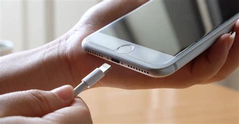 W czym złącze Lightning w iPhonie jest lepsze od USB-C? A w czym jest gorsze?