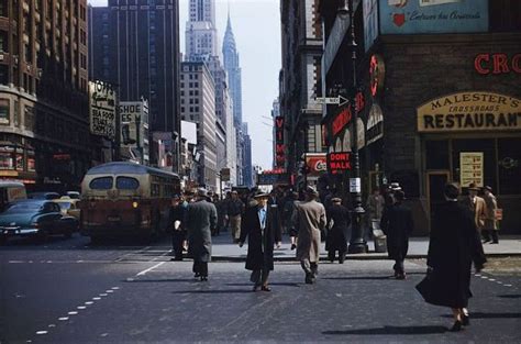 39 Fascinating Color Snapshots That Capture Street Scenes of New York From the 1940s ~ vintage ...