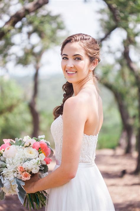 Nicole Ryan captured this gorgeous bridal shot highlighting the natural beauty of Canyonwood ...