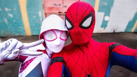 SPIDER-MAN MEETS SPIDERGWEN Marvel's Peter Parker & Gwen Stacy Photoshoot Ft. SunnyRaeCosplay ...