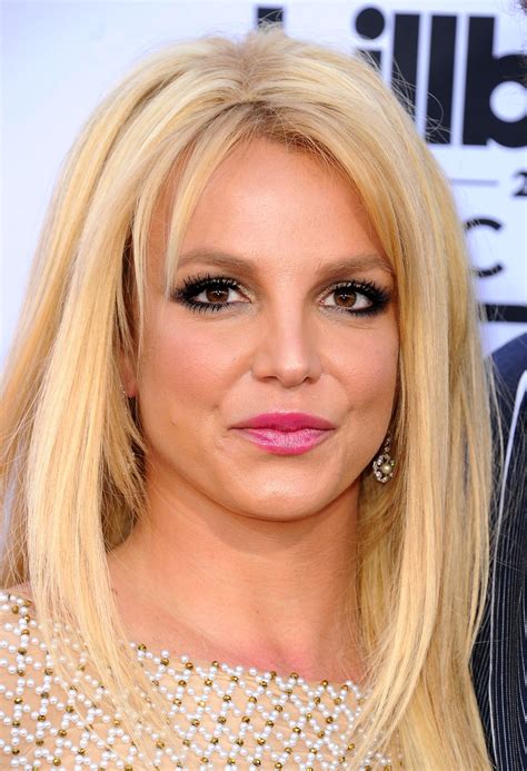 [THROWBACK] Beautiful picture from BMA 2015 red carpet - Britney ...