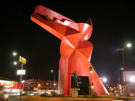 Coyote en ayuno de noche | Esta escultura monumental de apro… | Flickr