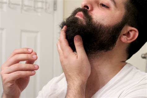 THE BENEFITS OF USING BEARD OIL