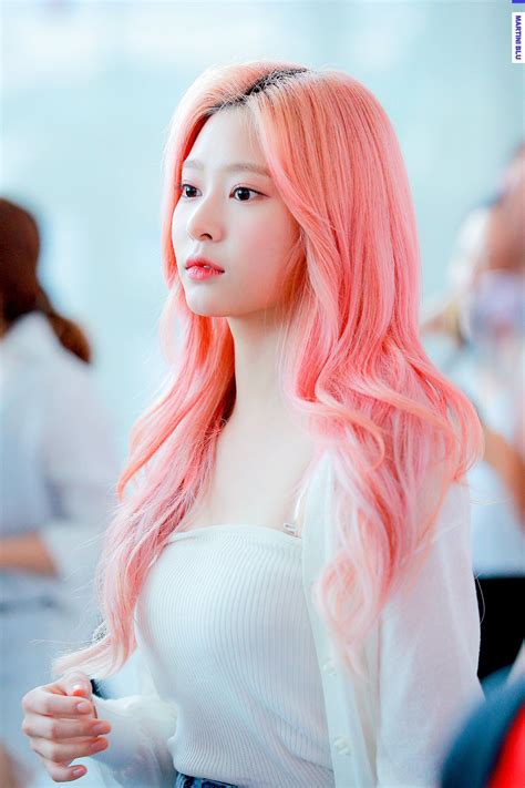Martini Blu on Twitter: "190712 김민주 #IZONE #아이즈원 #김민주 #キムミンジュ… " Black Girl Pink Hair, Blonde ...