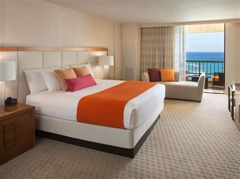 Waikiki Ocean View Suites with Balconies | Hyatt Regency Waikiki