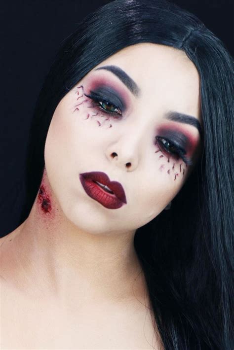 42 Glam and Sexy Vampire Makeup Ideas 2020