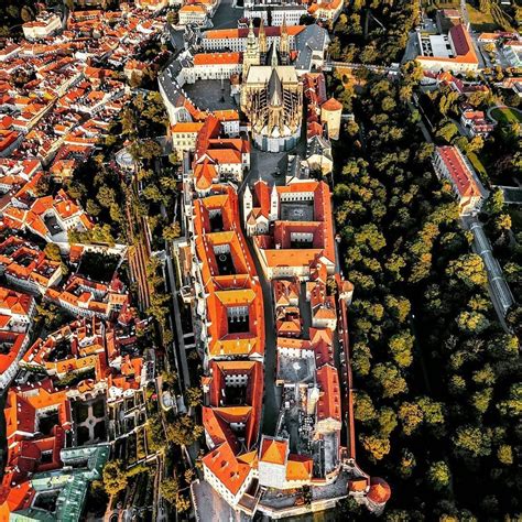 Prague Castle as seen from a bird's eye view. Amazing, if we say so ...