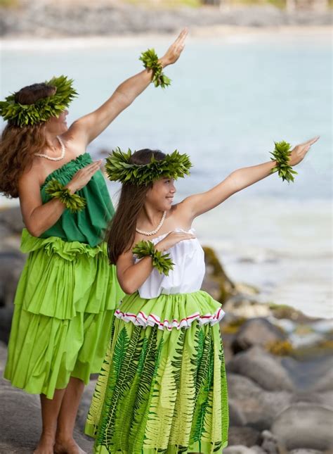 17 Best images about Dance costume on Pinterest | Hula dancers, Tahiti ...