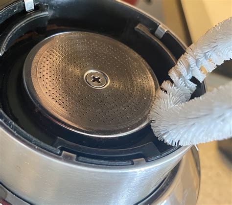 How To Clean The Delonghi Coffee Machine Filter | Cleanestor