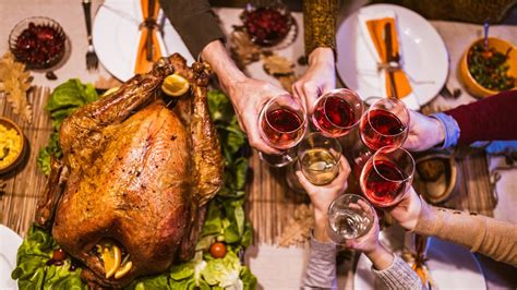 12 Best Thanksgiving Wines for 2021 - Red & White Wines for Thanksgiving Dinner