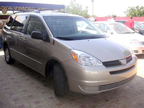 2004 Toyota Sienna specs