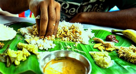 How To Fold Banana Leaf | Kerala Sadya | Deciphering India