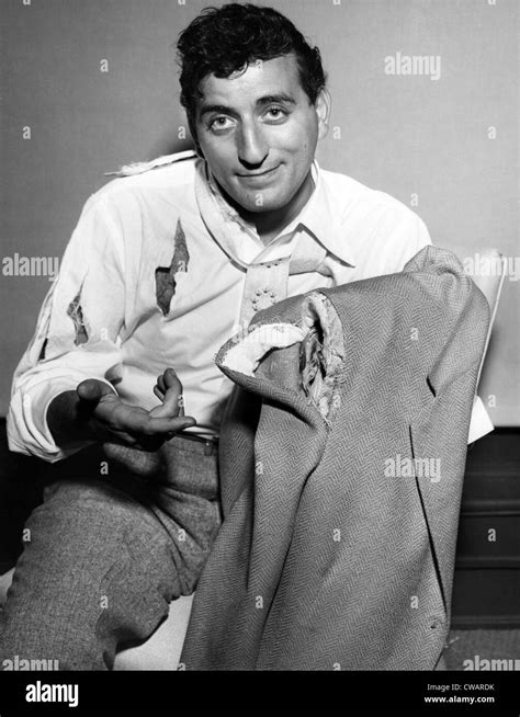 Tony bennett 1950s hi-res stock photography and images - Alamy