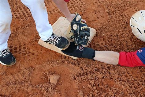 5 Baseball Sliding Mitt Reviewed: Slide Safely within the Diamond