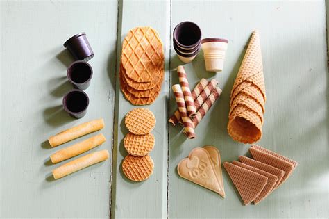 Various ice cream wafers and cones – License image – 11394924 Image Professionals