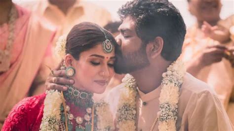 Nayanthara-Vignesh Shivan's FIRST wedding pics are here; Couple looks dreamy in traditional ...